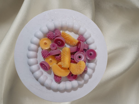 Peach and sweet Berries.